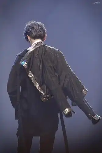 王俊凯帅气背影图片合集安全感十足的心动背影