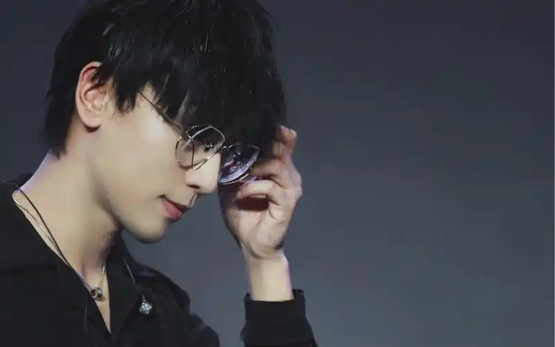 景向谁依《杀手》,好好听呀!我景唱什么都好听!