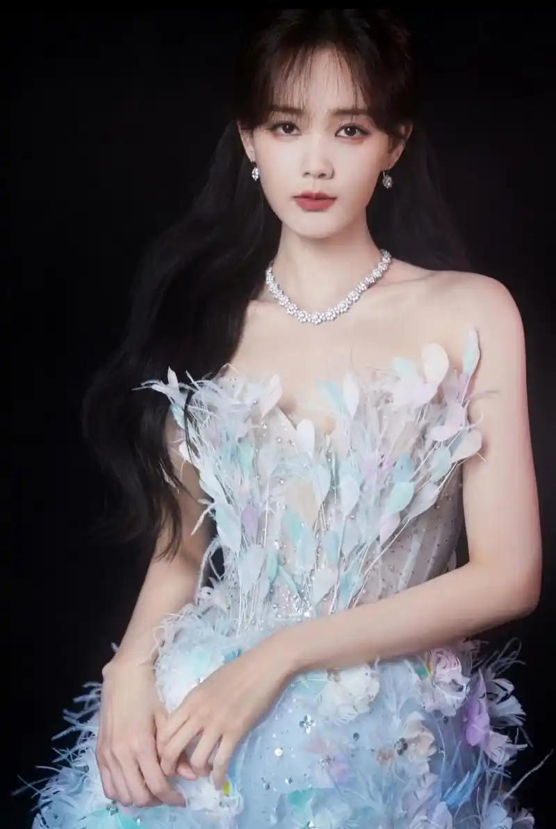 李一桐要和我结婚吗,李一桐q 仙女降临啦[打call]品质盛典直拍来啦[色