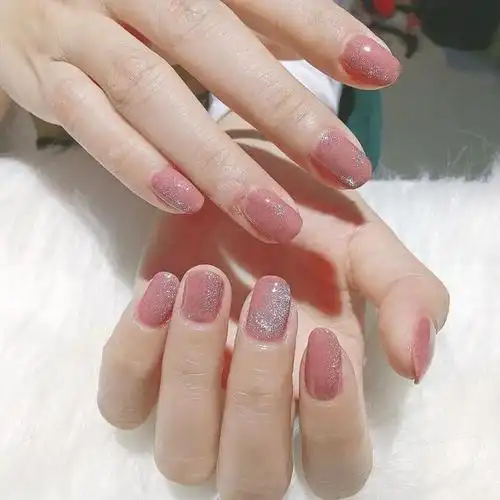 美甲图片2021新款式春天的温柔风美甲