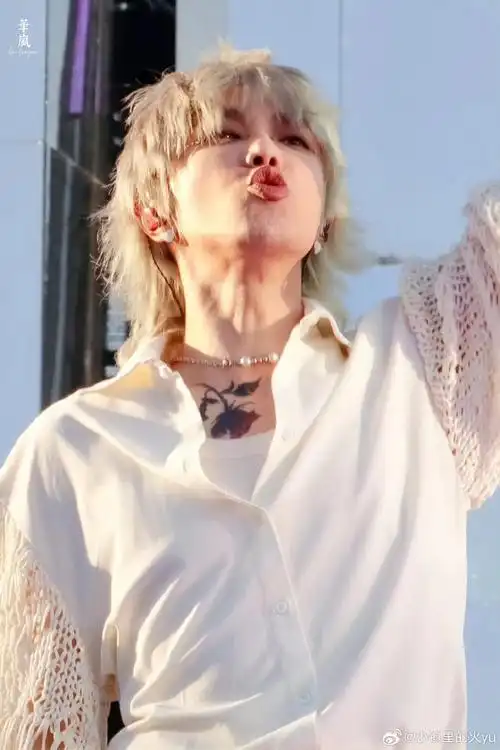 华晨宇演唱会日出场航拍#@华晨宇yu小猫嘟嘴巴,好可爱好可爱好可爱