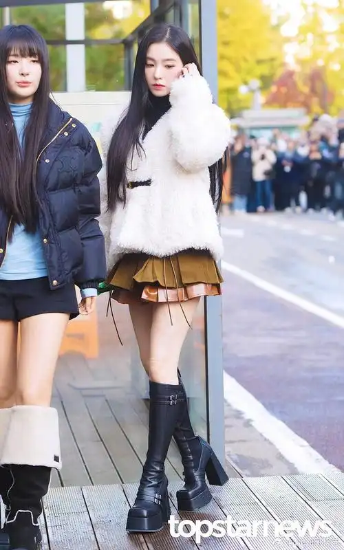 irene裴珠泫今日上班路穿搭白色毛毛外套很有温柔姐感