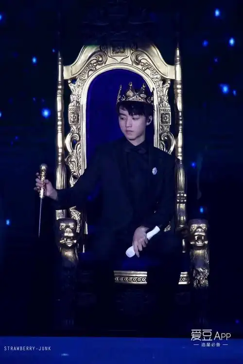 [王俊凯][分享]171006 王俊凯饭修美图 只想为你做影子光梦游