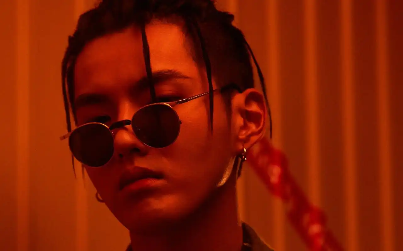 吴亦凡嘻哈风个性写真帅气图片桌面壁纸