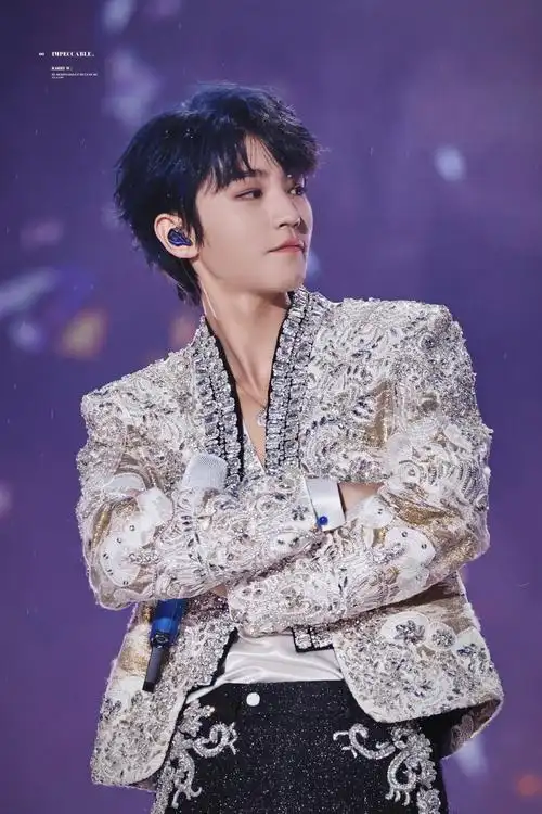 王俊凯王源连续第十年为易烊千玺庆生