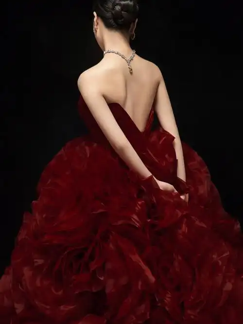 红色礼服婚纱照