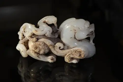 西汉羊脂白玉瑞兽子母兽