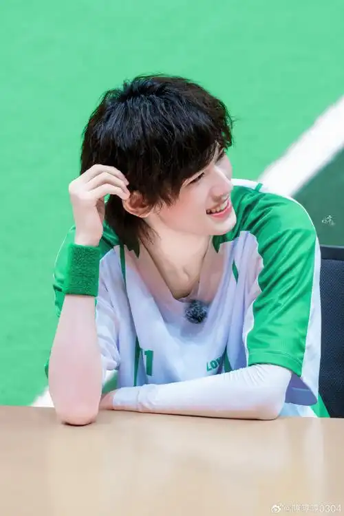 宋亚轩壁纸##宋亚轩法国娇兰时代代言人