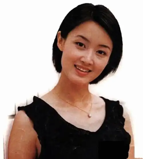 赵子琪发文怒怼剧组引热议,20年前青涩旧照曝光,曾为央视女主持