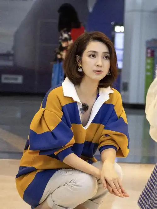 原创洪欣素颜出席节目,气质依旧不减当年,网友:有些人永远比不上!