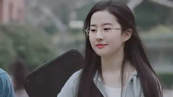 这就是校园小说里的白月光吧#《恋爱通告》里素颜出镜的宋晓青学姐