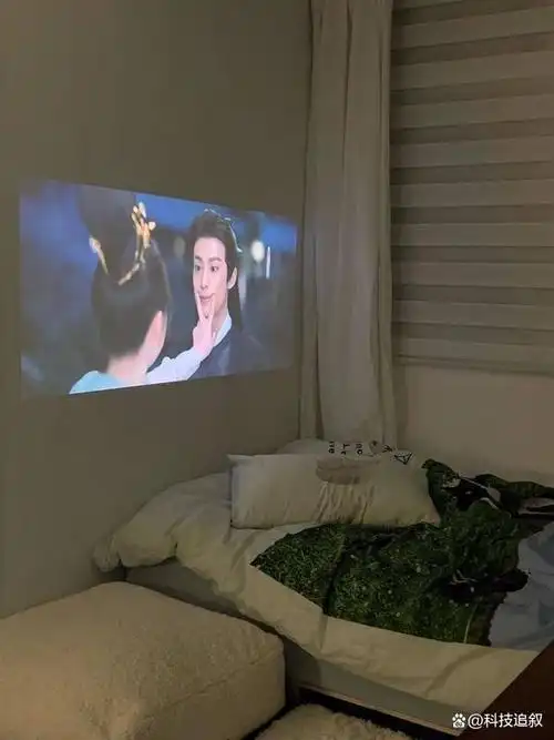 千元测评,想着卧室的流明确实不用那么高,而且我的使用场景主要是晚上