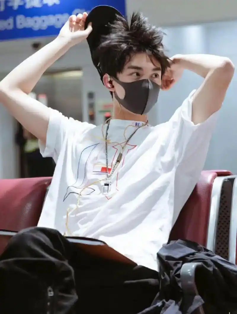 这谁顶得住啊 #腹肌 #吴磊 家人们谁懂啊!快三 - 抖音