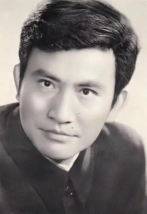 回顾杨在葆36岁入狱54岁娶小22岁娇妻前妻照片仍挂客厅