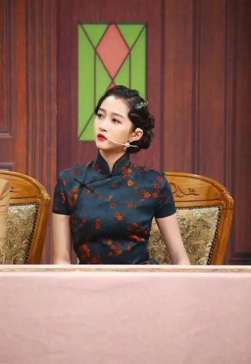 关晓彤旗袍造型