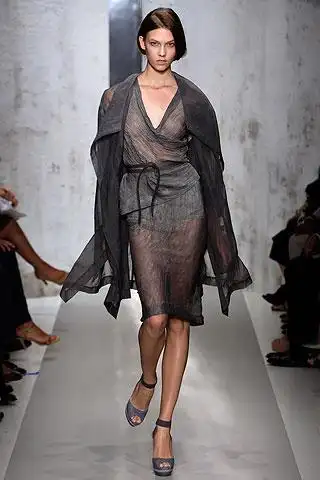 新潮眼透视也优雅职场女性耍透招