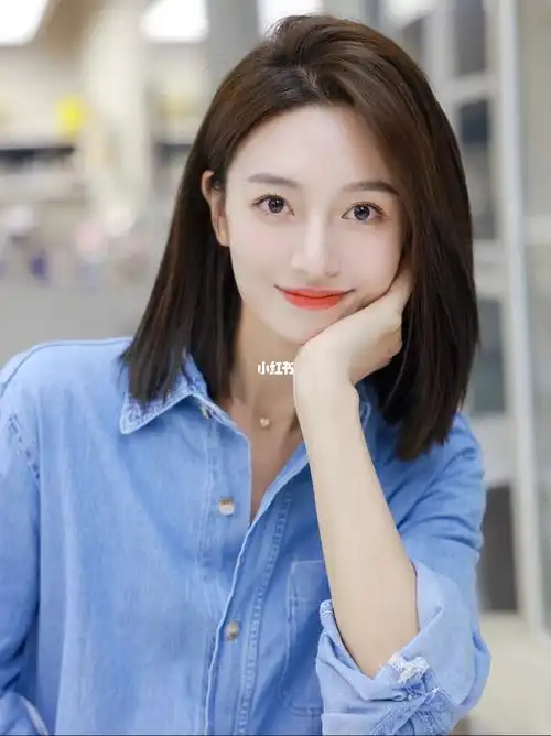 温柔耐看的中发发型