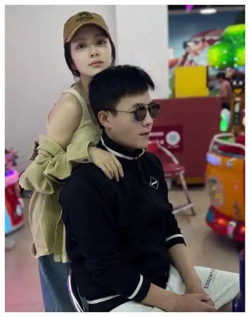 王灿不胖只80斤住院检查杜淳陪伴老婆