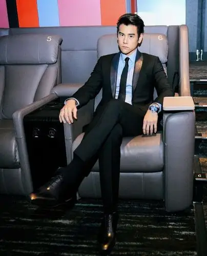 正文          帅气西装的彭于晏也是难得的有点正经,这也是很多人都