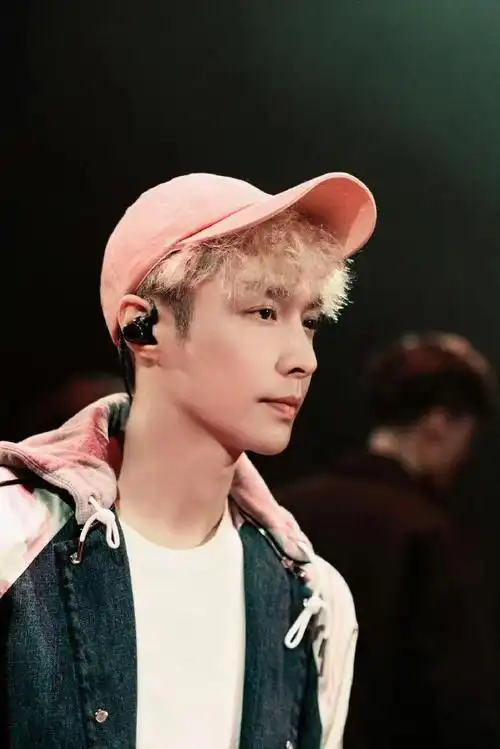 张艺兴粉色鸭舌帽##张艺兴粉色帽子