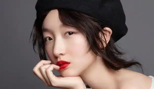 鬼马精灵周冬雨的时尚穿搭小小年纪却这么高级怎么做到的