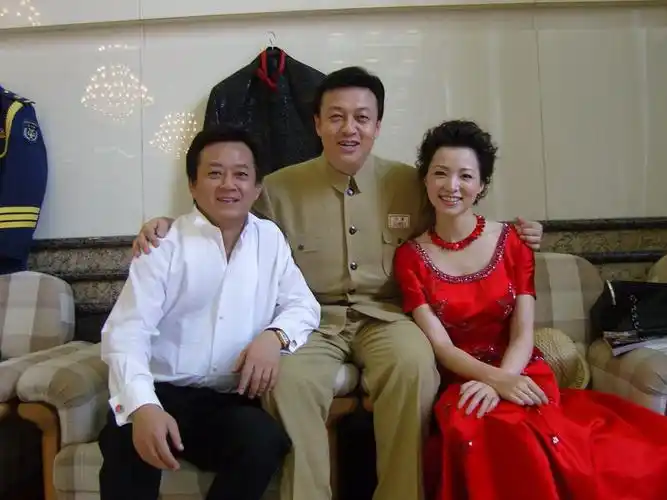 我爱着蓝色的海洋——吕继宏歌曲精选