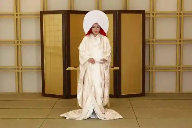 新娘穿的白无垢和服,白色象征了纯洁美好