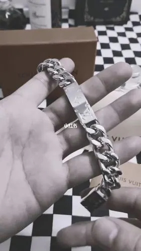 lv手链路易威登潮牌男士饰品钛钢老花雕刻手链_手链_潮牌_路易威登