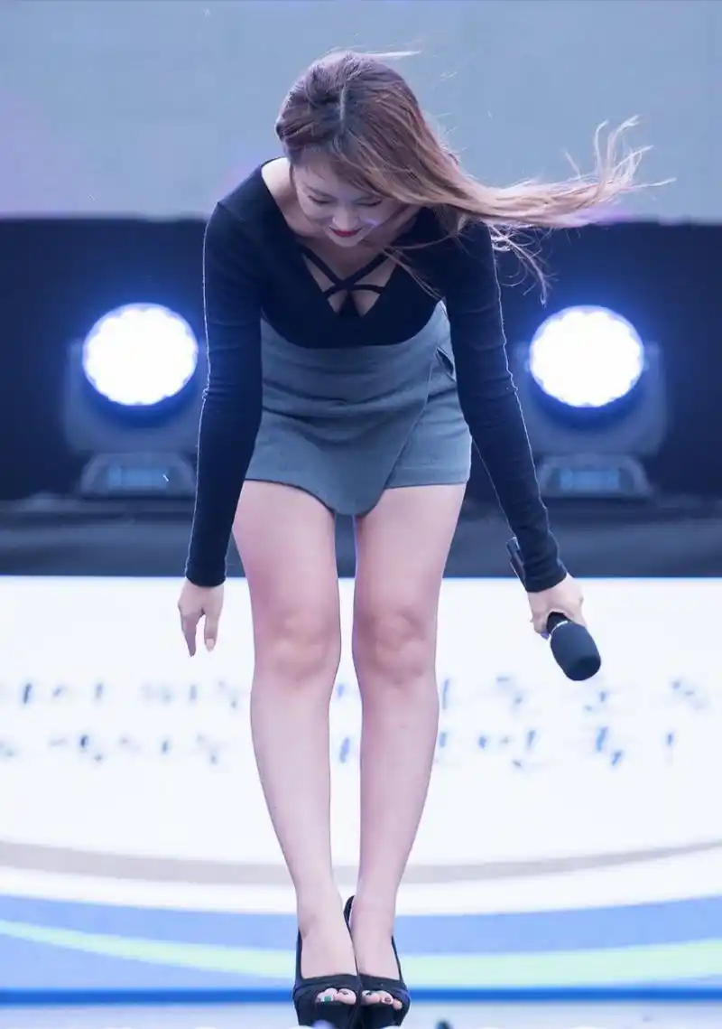 洪真英  黑色鱼嘴鞋美腿玉足合集