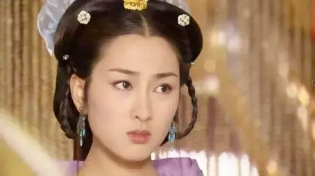 《大唐歌飞》中,马苏扮演的许合子有一副好歌喉,更有一张漂亮脸蛋.