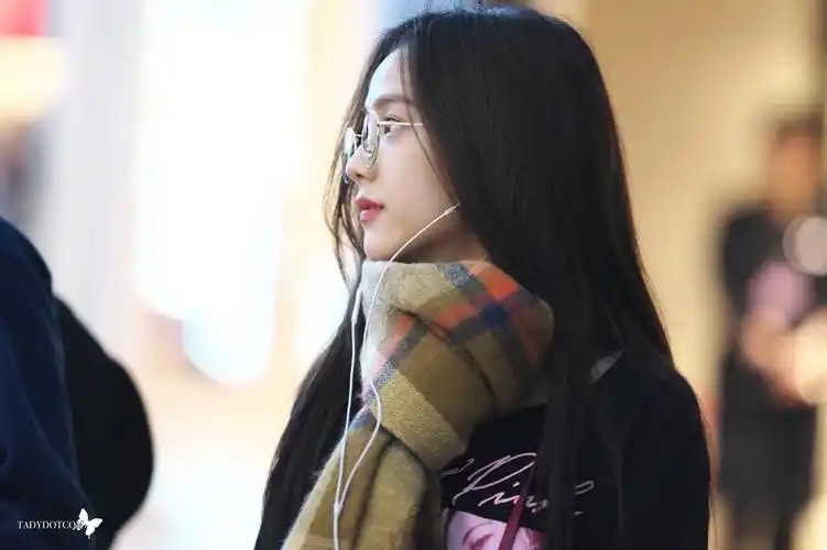 有什么jisoo神仙图(blackpink金智秀)特别惊艳的图? - 知乎