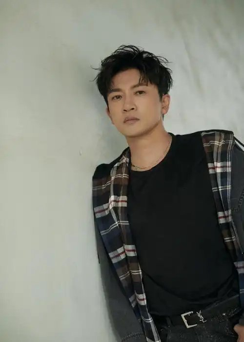 苏有朋这款新发型太有型,46岁大叔变回乖乖虎,依旧阳光帅气!