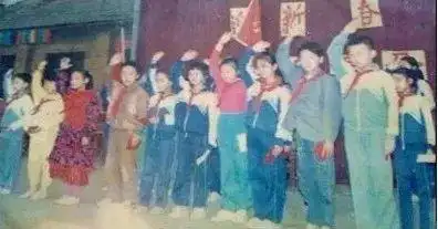 嗨青秀又到毕业季历年来的青秀区中小学校服你最爱哪一套