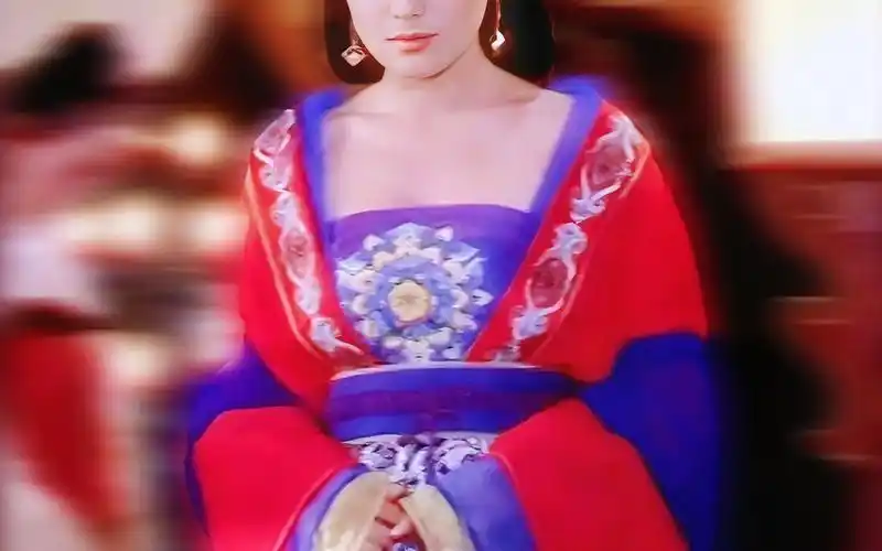 一开始还真没认出武媚娘是秦岚大美人,又纯又欲,有种脆弱感