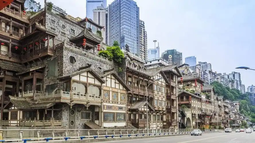 中国最热门的网红城市,不仅有美女美食,还有抖音上最火的洪崖洞