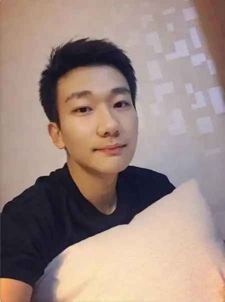 吴昊宸生活照图片44