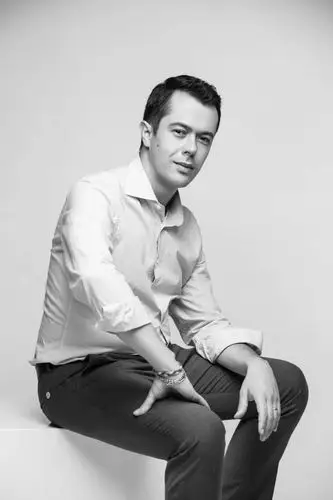 欧洲设计师用了这款高级地材,百年老洋房焕然新生,每个平方都美的不像