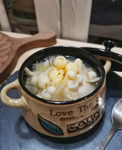 鸡头米银耳百合莲子糖水