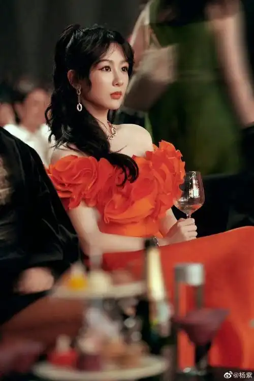 杨紫时尚芭莎封面