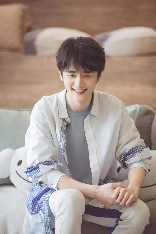 张新成新剧微暗之火预告(微暗之火迎来杀青)(2)