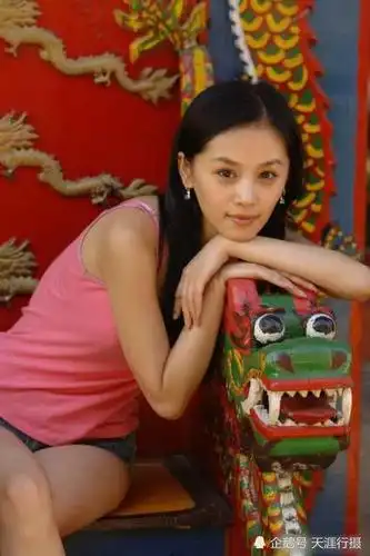 王子文昔日旧照曝光,皮肤黝黑却清纯无比