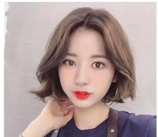 女生八字刘海的短发发型