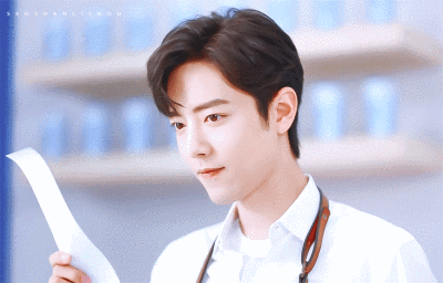 肖战× 小鹿茶 cr:森山梨守