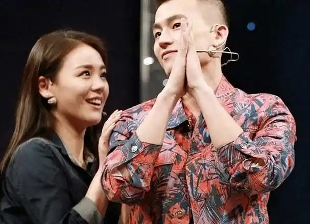 狗仔队的刘大锤在直播中提及宋茜和欧豪的隐婚事件,这迅速激起了网友