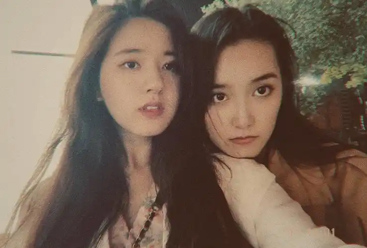 原创有种真闺蜜叫蒋依依看清她和赵露思合照太宠了吧