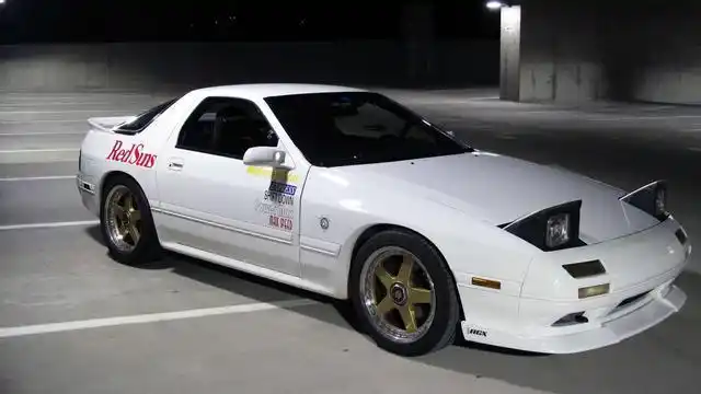 fc动漫中高桥凉介的座驾rx-7 fdrx-7在头文字d里面为转子兄弟高桥凉介