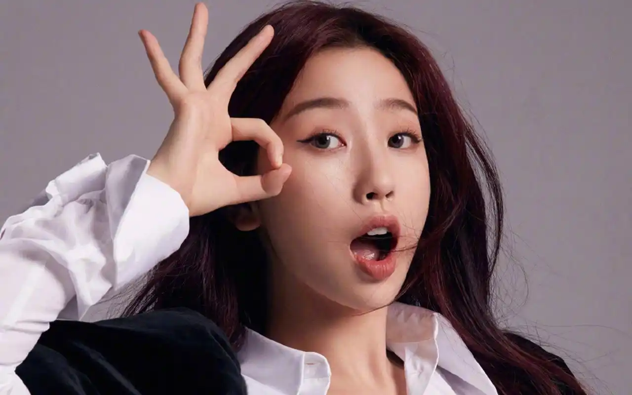 虞书欣时尚写真图片桌面壁纸