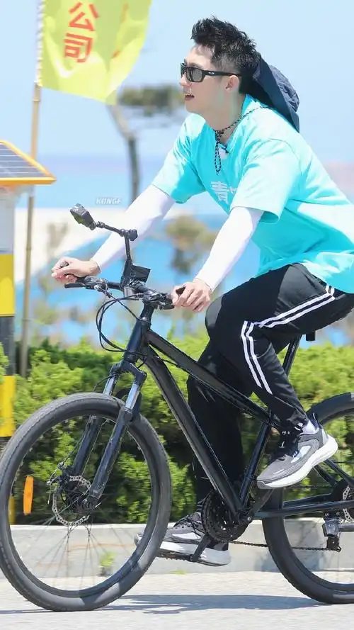 骑车的黄景瑜请收一收你的荷尔蒙01#黄景瑜极限挑战录制路透