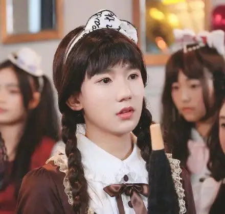 白敬亭,霍建华,王俊凯,易烊千玺,王源,刘昊然,胡歌和朱正廷的女装瞬间