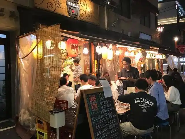 本地年轻人居多一家接一家超热闹的日本大排档在日本,若说公司职员